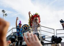 “Ele não é convidado, ele é quem convida”, diz Brown sobre presença de Armandinho no trio