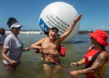 ParaPraia promoveu primeiro fim de semana de banho de mar assistido em Salvador