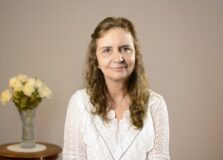 Lúcia Helena Galvão explora princípios do estoicismo com palestra em Salvador