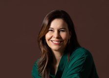 Adriana Mira vem a Salvador lançar o livro “Liderança virtuosa e habilidades femininas”