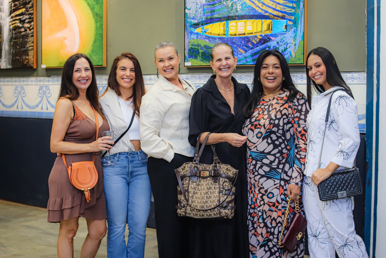 Carol Sousa e amigas