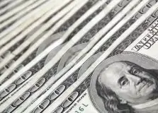 Dólar cai e bolsa atinge novo recorde com otimismo sobre inflação e juros