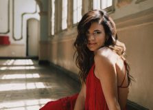 Em clima de São João, Mariana Aydar se apresentará em Salvador