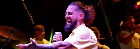 Em teaser, EVA revela Biel Brito como o novo rosto à frente da banda