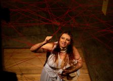 Danielle Rosa e Grupo Finos Trapos trazem espetáculo à Salvador