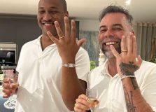 “Ele disse sim!” Kevin David e Pedro Tourinho oficializam noivado