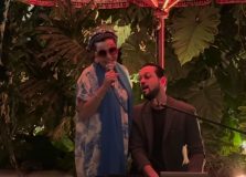 Narcisa canta para grupo de baianos no Copacabana Palace