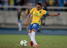 Marta é eleita melhor jogadora da história do futebol feminino