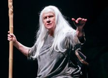 Salvador vai receber o espetáculo “Ficções”, estrelado por Vera Holtz