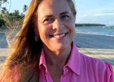 Suzanne Tosto lançará livro de romance com evento em Salvador