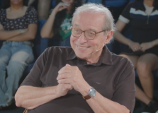 “Eu só biografo pessoas por cuja vida eu tenha curiosidade”, diz Ruy Castro 