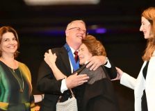 Luiz Viana é condecorado com a Medalha Ruy Barbosa da OAB-BA