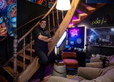 Andrea Velame e Caio Martins lançam o podcast “Tudo Pod AV” na Casas Conceito