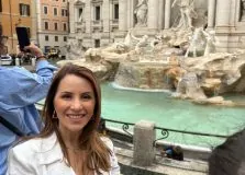 Marília Acioli aproveita temporada na Itália para iniciar celebrações de aniversário