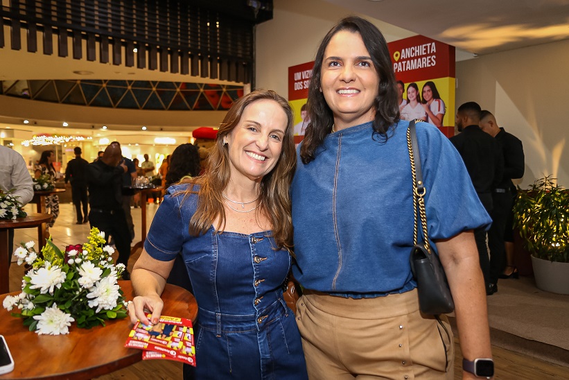 Nanda Jonas e Gabi Doval