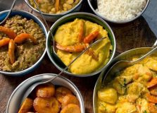 Restaurante no Rio Vermelho oferece caruru de Cosme & Damião no cardápio