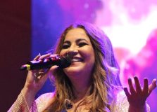 Belô Velloso vai homenagear Caetano em show na capital baiana