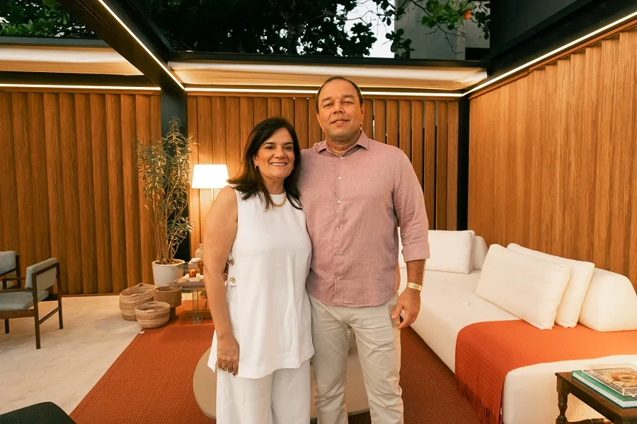 Fabíolla Martins e Léo James