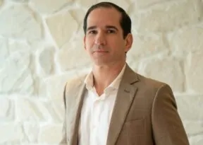 Joelho feminino é mais vulnerável a lesões? Especialista explica fatores e prevenção