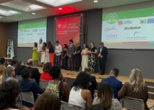 Martagão Gesteira faz homenagem a apoiadores do hospital