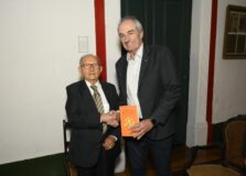 Dr. Givaldo Peixoto lançou o seu novo livro em noite na Associação Comercial da Bahia