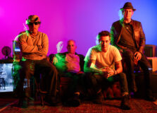 Capital Inicial celebra o Acústico MTV com turnê que chega a Salvador em maio de 2025