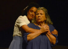 Espetáculo “Os Dias Lindos de Celina Bonsucesso” retorna aos palcos de Salvador