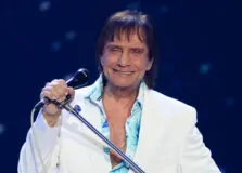 Detalhes do camarim de Roberto Carlos chamam atenção em show em Salvador