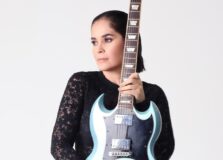 Cantora baiana abre show de Ana Carolina na Concha Acústica