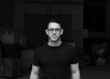 Vinicius Rosaneli comemora nova fase da carreira na Acervo Galeria de Arte