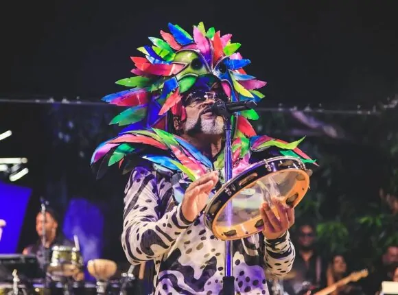 Carlinhos Brown lança nova versão do álbum “Vibrasil Beats Celebration” para a Copa do Mundo
