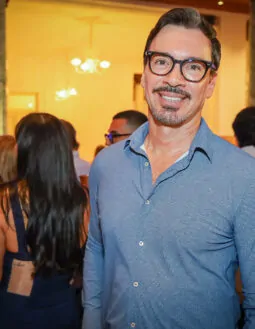 Emerson Ferretti celebra aniversário com declaração de amor à Bahia