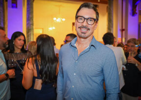 Emerson Ferretti celebra aniversário com declaração de amor à Bahia