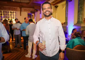 Márcio Cardoso celebra aniversário nesta segunda (20): “seguir construindo, com humildade, os próximos capítulos”