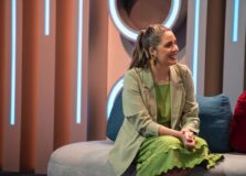 Narradora baiana está entre os finalistas do reality “Craque da Voz”