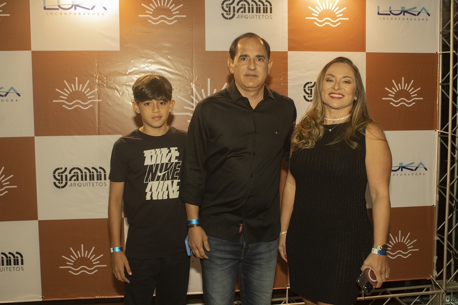 Sinezio e Daniela Cabral com o filho