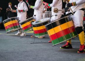 Banda Olodum, Aloísio Menezes e banda Didá vão embalar nova edição da Feijhoada da Negra Jhô