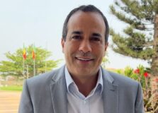 Bruno Reis desembarca em Benin para cumprir agenda internacional