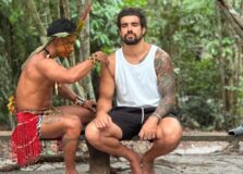 Caio Castro mergulha na cultura Pataxó durante viagem ao sul da Bahia