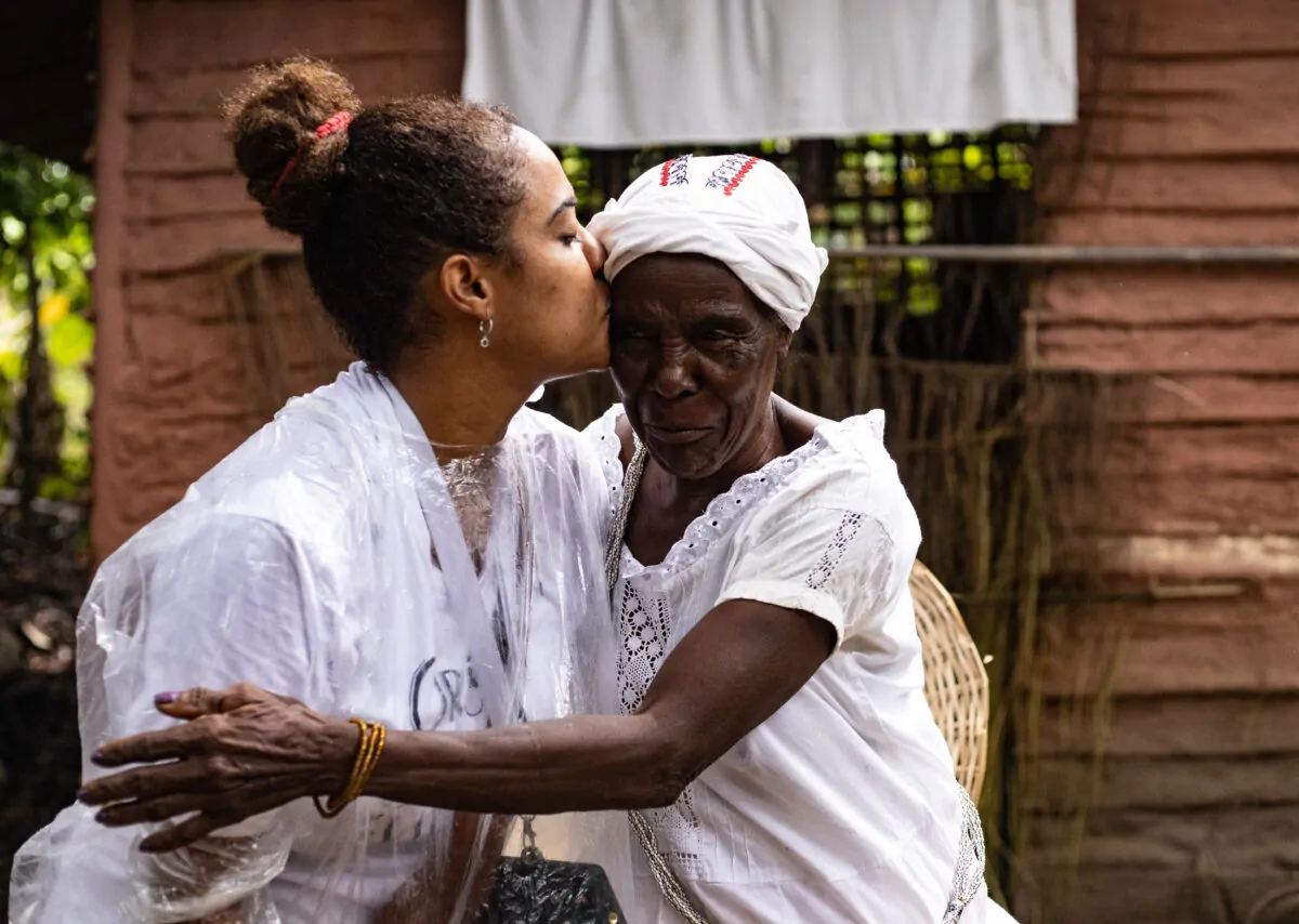 Anne Rodrigues e Dona Maria. Foto: Tamires Almeida.