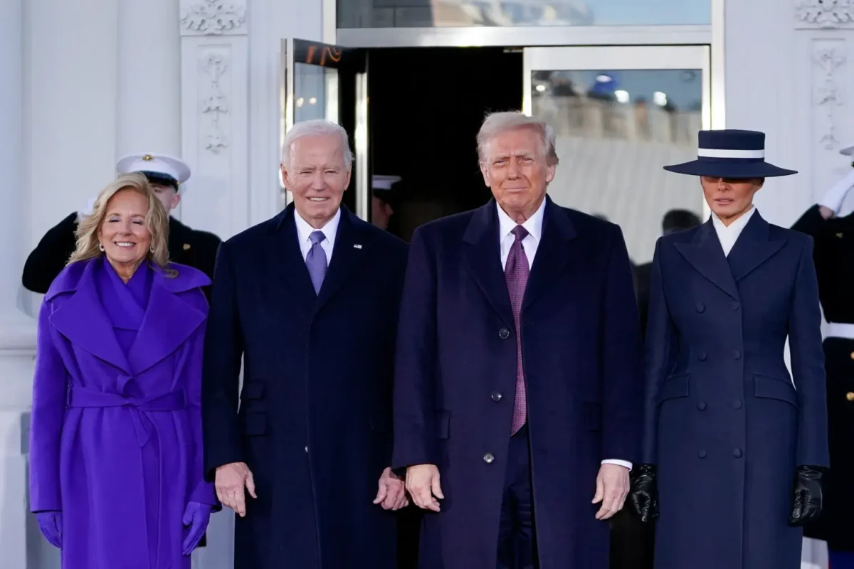 Joe e Jill Biden ao lado de Donald e Melania Trump. Foto: Nathan Howard/Reuters.