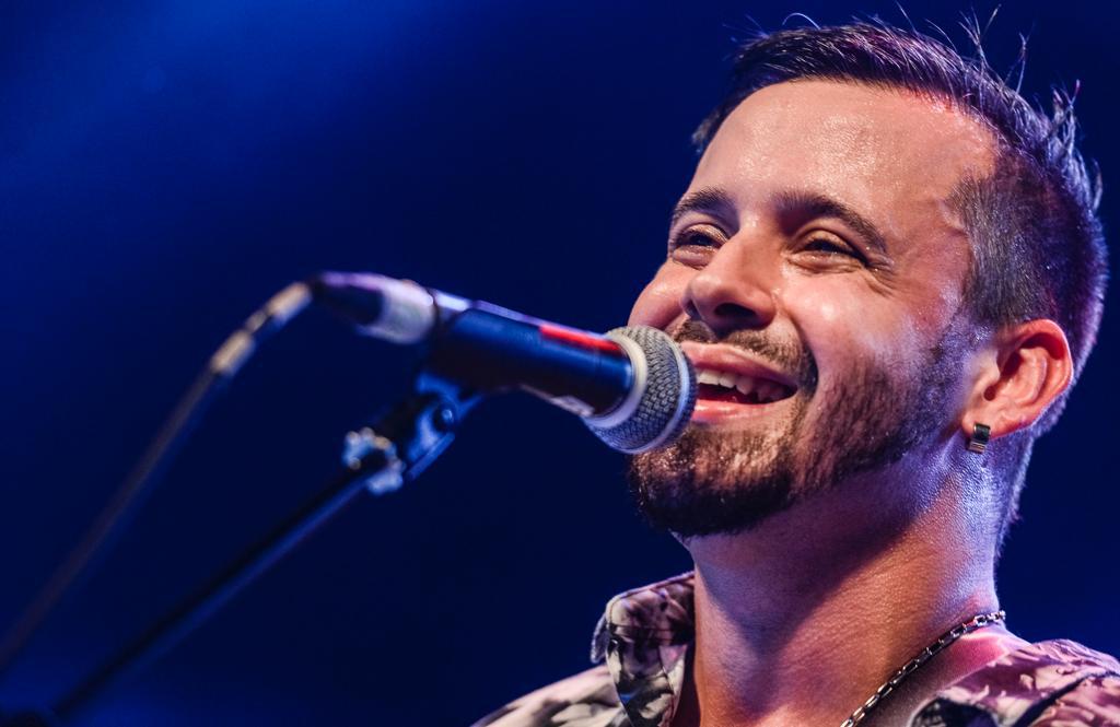 Cantor Topera. Foto: Divulgação.