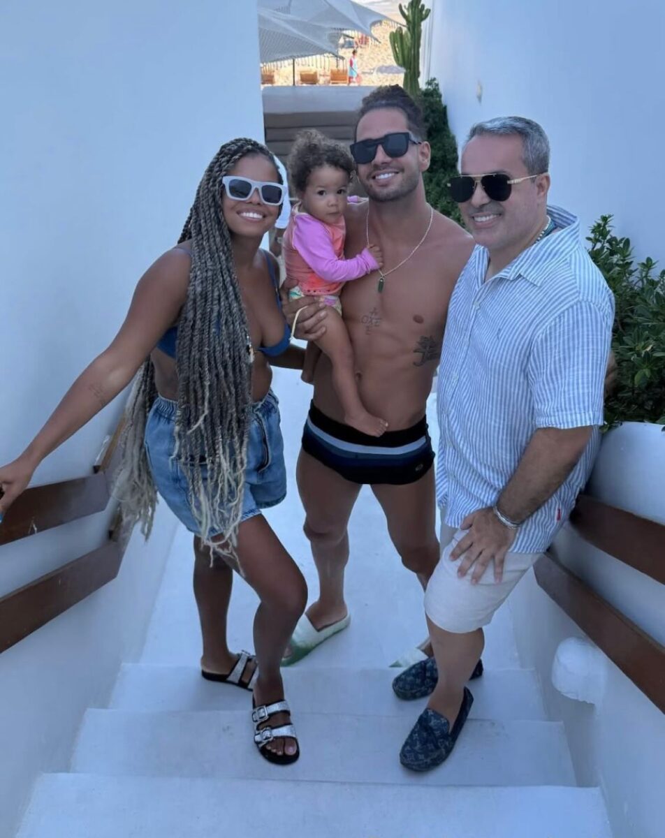 Jeniffer Nascimento, sua filha Lara, Jean Amorim e Ginno Larry. Foto: Divulgação.