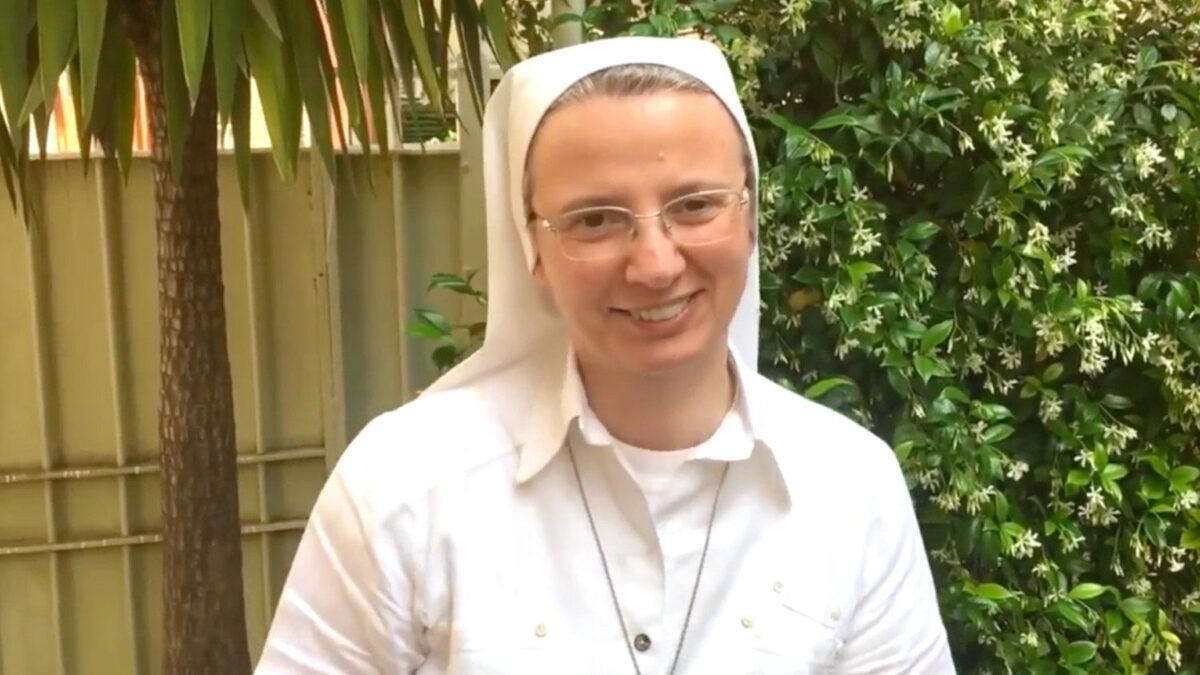 Irmã Simona Brambilla. Foto: Reprodução/Vatican Media.