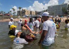 ParaPraia inicia a temporada 2026 de banho de mar assistido em Salvador