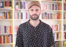 Ronie Rodrigues lança romance performático “João” em Salvador