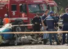 Aeronave colidiu com árvore antes de atingir ônibus em São Paulo
