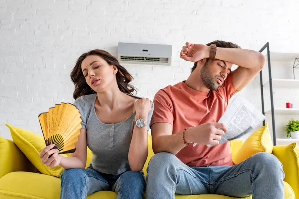 Casal com calor. Foto: HayDmitriy/DepositPhotos.