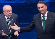 Bolsonaro aparece à frente de Lula em pesquisa de intenções de voto