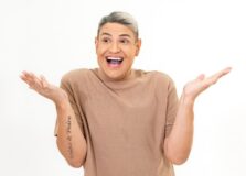 Diego Besou traz o show de comédia “Me Tira do CAPS” para Salvador